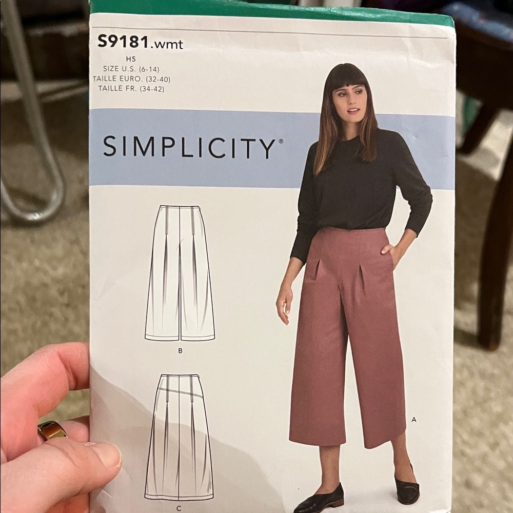 PATTERN

Simplicity Women's Pattern for Stylish Pink Culottes